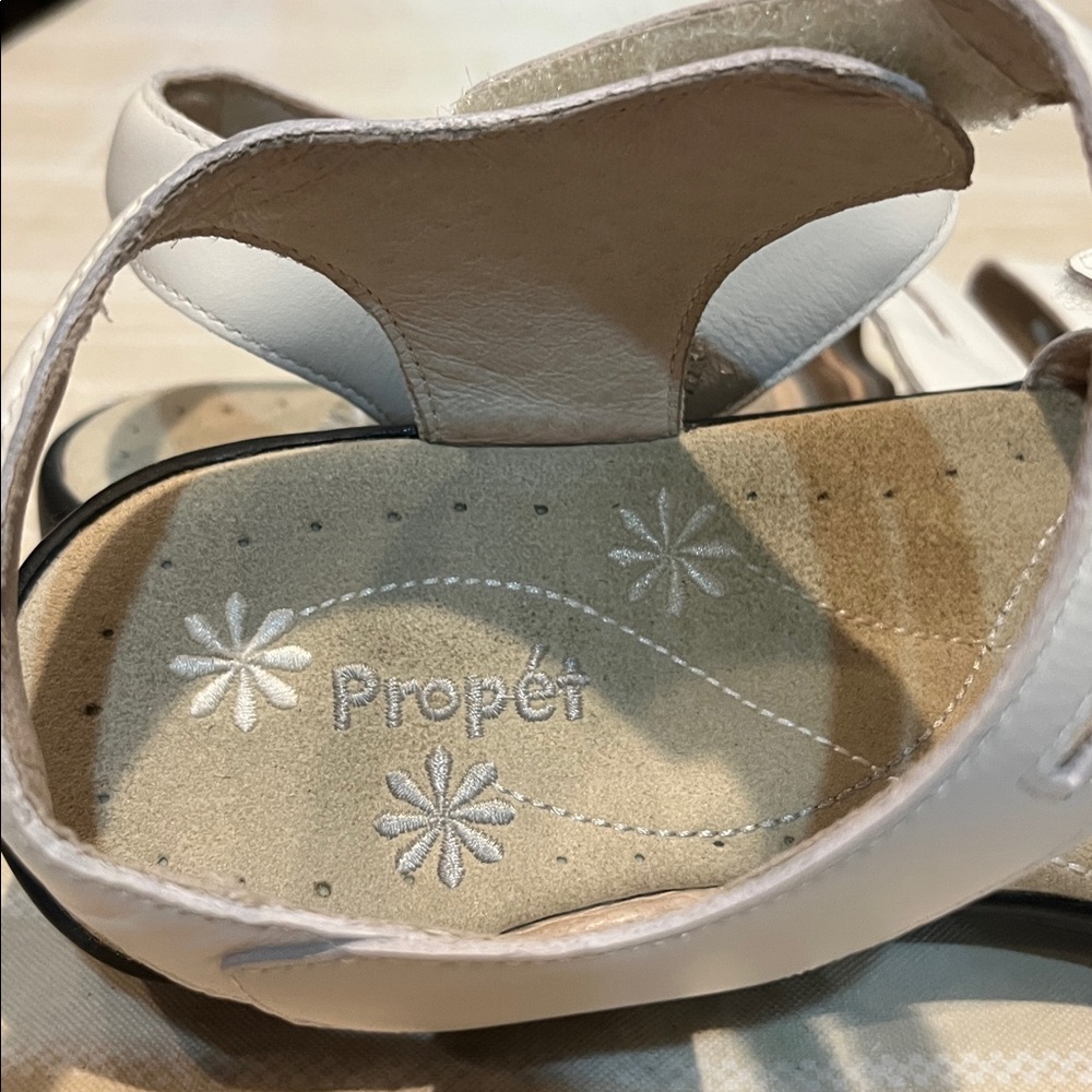 Propet White Leather Sandals size 8 women’s - Picture 10 of 11
